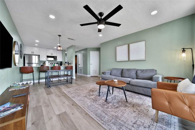 7600 Seawall Boulevard 206, Galveston, TX 77551