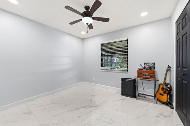 5606 SUNSET Boulevard, Fort Pierce, FL 34982