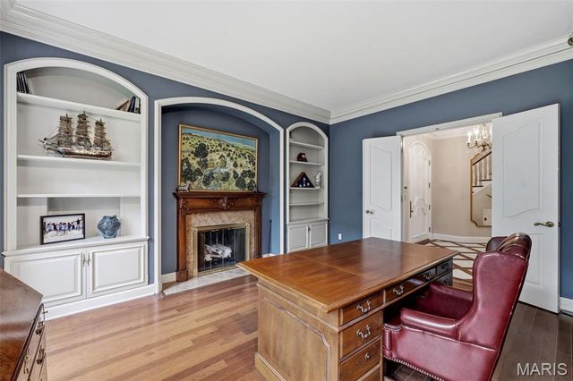 10700 Starhill Drive, St Louis, MO 63128