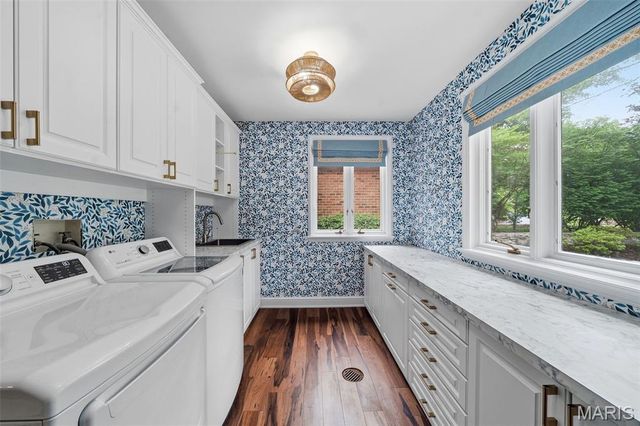 10700 Starhill Drive, St Louis, MO 63128