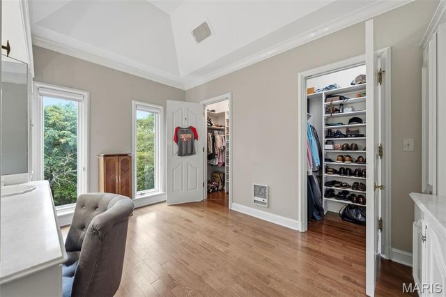 10700 Starhill Drive, St Louis, MO 63128