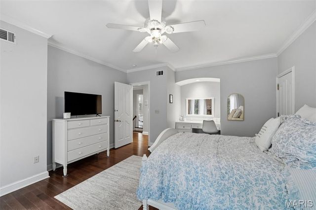 10700 Starhill Drive, St Louis, MO 63128