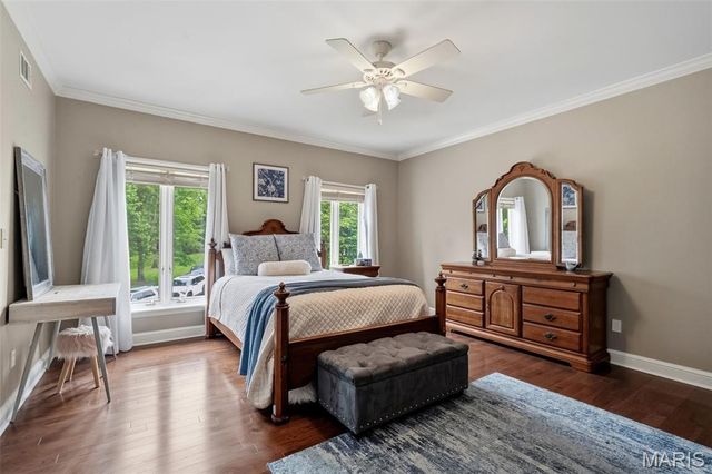 10700 Starhill Drive, St Louis, MO 63128