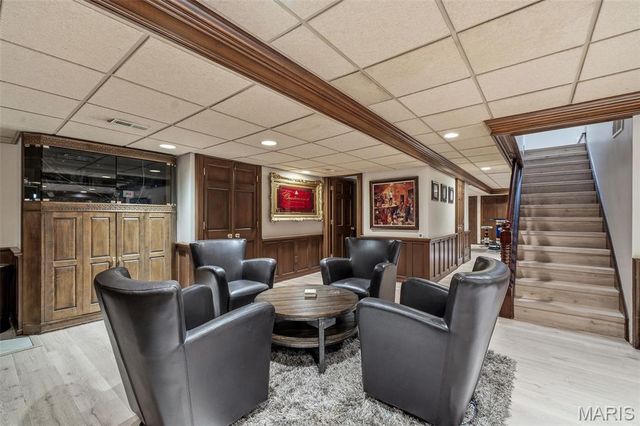 10700 Starhill Drive, St Louis, MO 63128