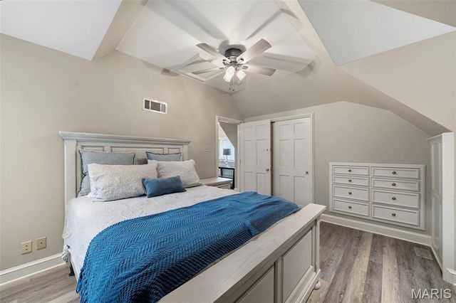 10700 Starhill Drive, St Louis, MO 63128