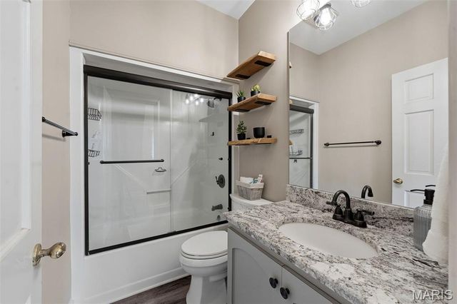 10700 Starhill Drive, St Louis, MO 63128