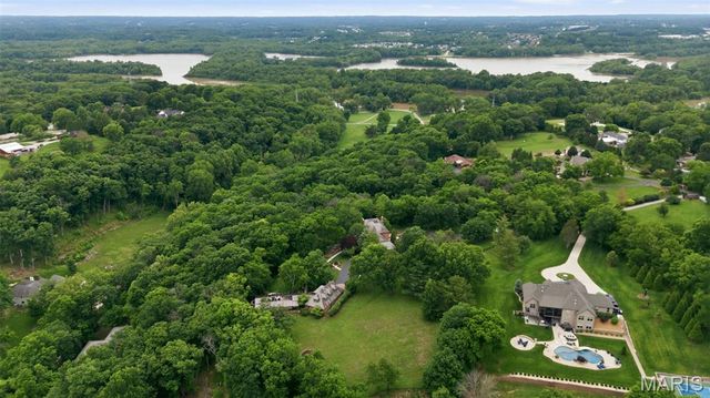 10700 Starhill Drive, St Louis, MO 63128