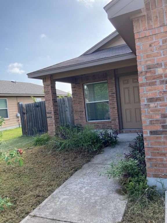2416 Blue Sky LN, Lockhart, TX 78644
