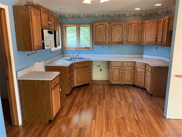 102 Hillside Court, Collinsville, IL 62234