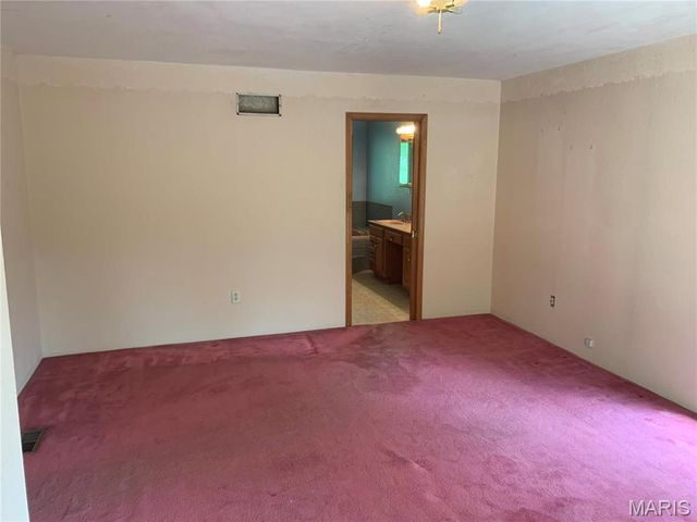 102 Hillside Court, Collinsville, IL 62234