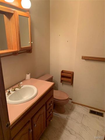 102 Hillside Court, Collinsville, IL 62234