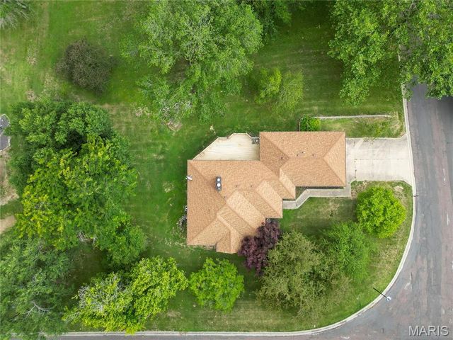 102 Hillside Court, Collinsville, IL 62234