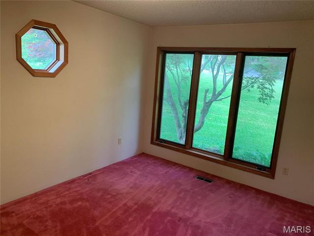 102 Hillside Court, Collinsville, IL 62234