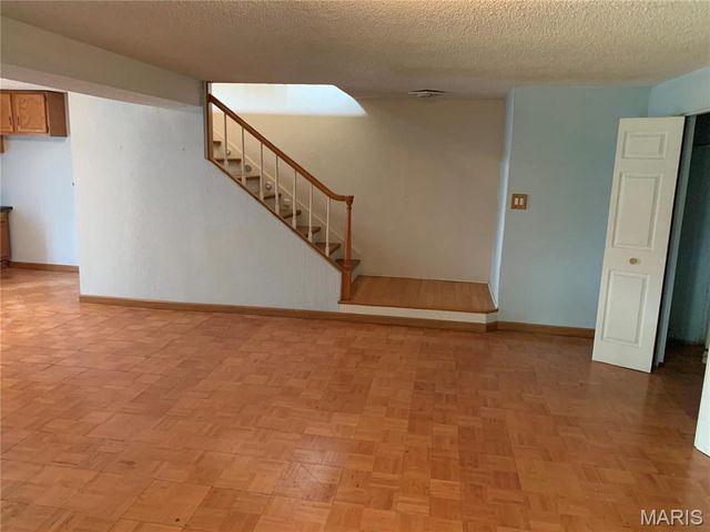102 Hillside Court, Collinsville, IL 62234