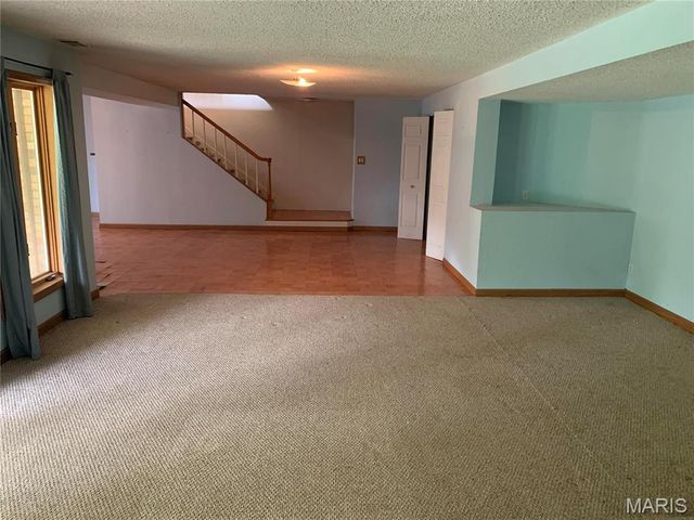 102 Hillside Court, Collinsville, IL 62234
