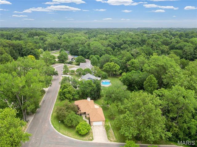 102 Hillside Court, Collinsville, IL 62234