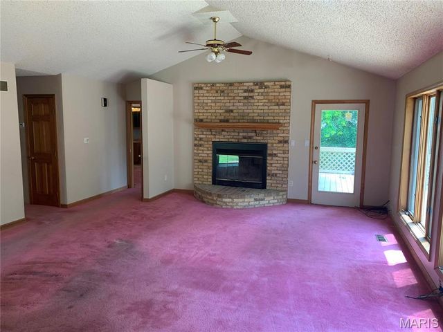 102 Hillside Court, Collinsville, IL 62234