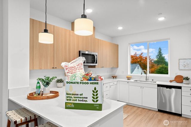 1417 SW 111th Lane, Seattle, WA 98146