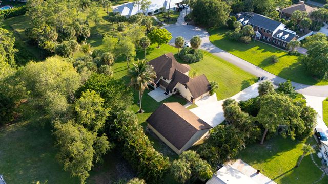 3693 Valley Park Way, Wellington, FL 33467