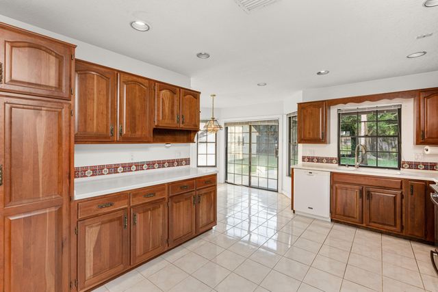 3693 Valley Park Way, Wellington, FL 33467