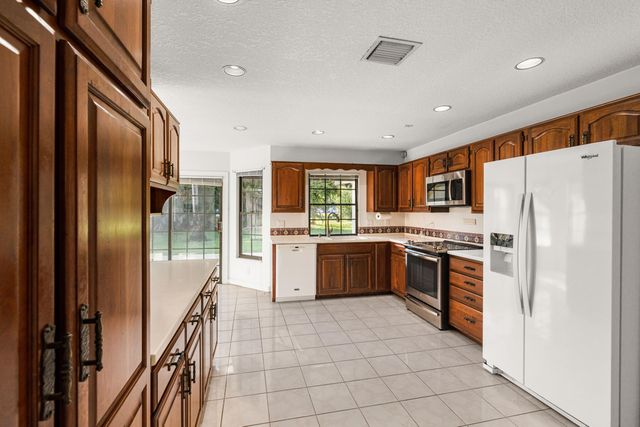 3693 Valley Park Way, Wellington, FL 33467