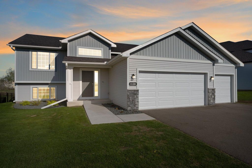 1120 7th Avenue NE, Isanti, MN 55040