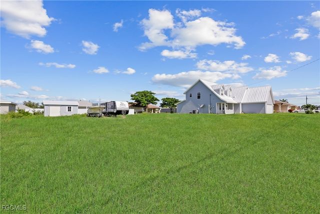 1834 NW 5th PL, Cape Coral, FL 33993