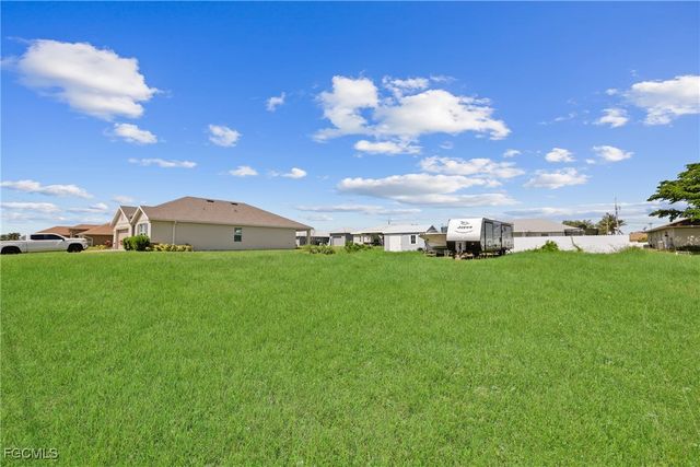 1834 NW 5th PL, Cape Coral, FL 33993