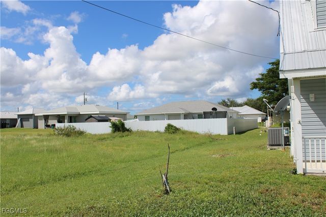 1834 NW 5th PL, Cape Coral, FL 33993