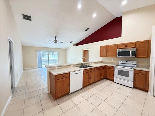 1104 STRATTON AVENUE, Groveland, FL 34736