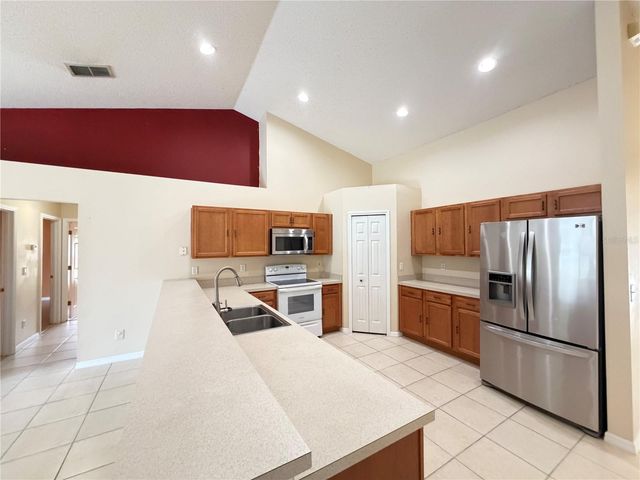 1104 STRATTON AVENUE, Groveland, FL 34736