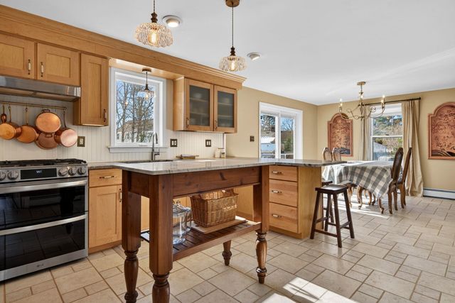 10 Autumn Street, Goffstown, NH 03045