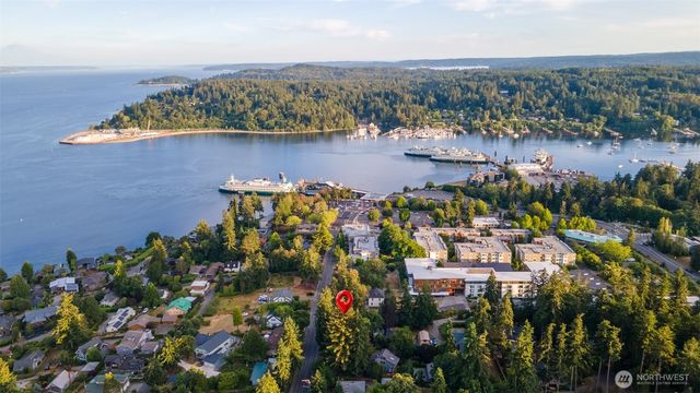 868 Gilmore Way NE, Bainbridge Island, WA 98110