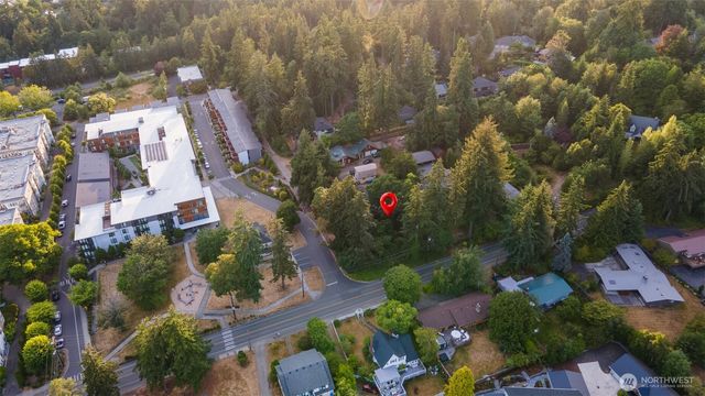868 Gilmore Way NE, Bainbridge Island, WA 98110