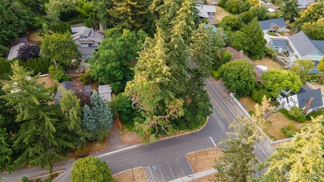 868 Gilmore Way NE, Bainbridge Island, WA 98110