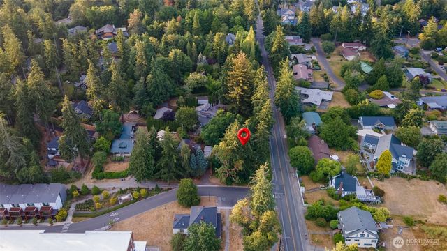 868 Gilmore Way NE, Bainbridge Island, WA 98110