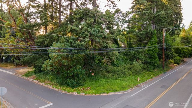868 Gilmore Way NE, Bainbridge Island, WA 98110