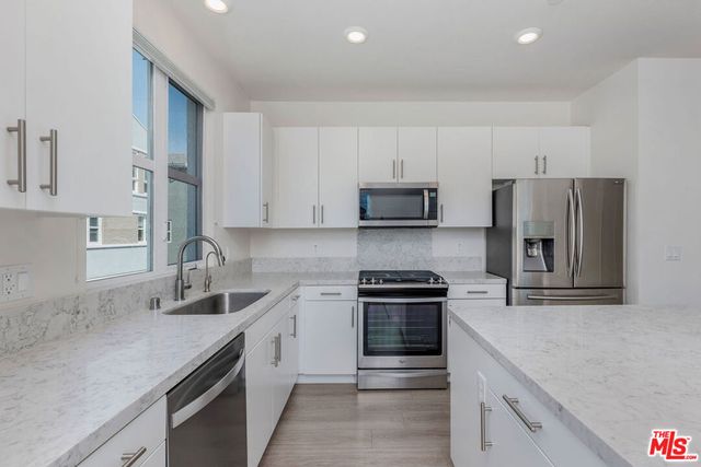 2700 E CHAUCER Street 34, Los Angeles, CA 90065