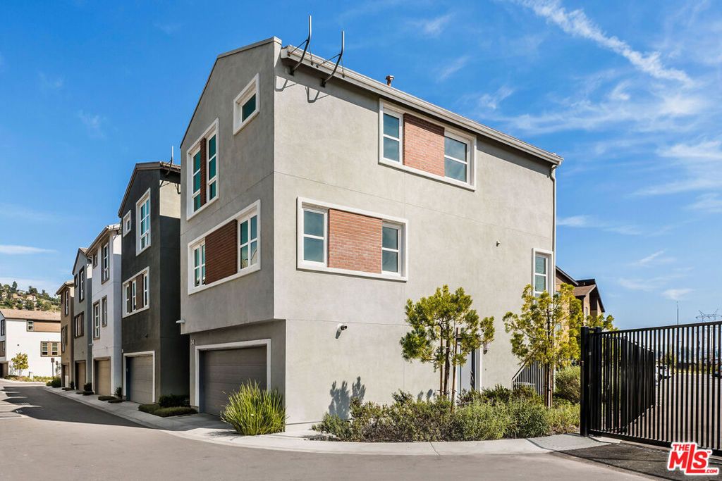 2700 E CHAUCER Street 34, Los Angeles, CA 90065