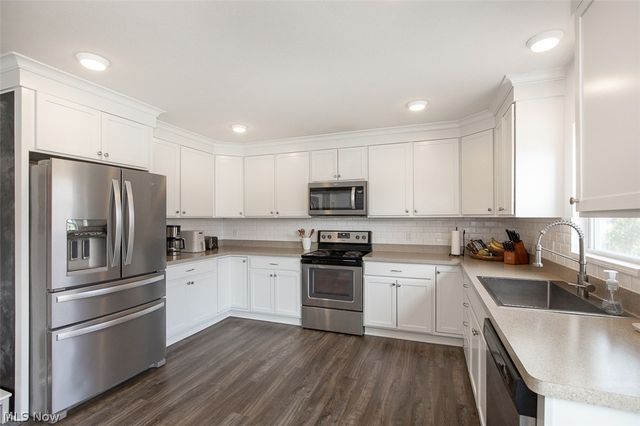 806 Pepperell Court, Macedonia, OH 44056