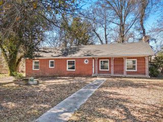 102 S Front, Overton, TX 75684