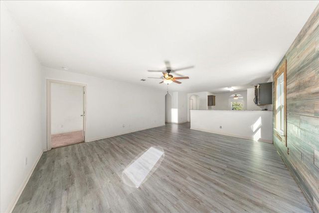 4005 Cressler LN 16G, Jarrell, TX 76537