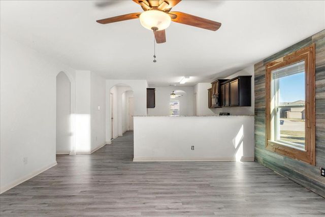 4005 Cressler LN 16G, Jarrell, TX 76537