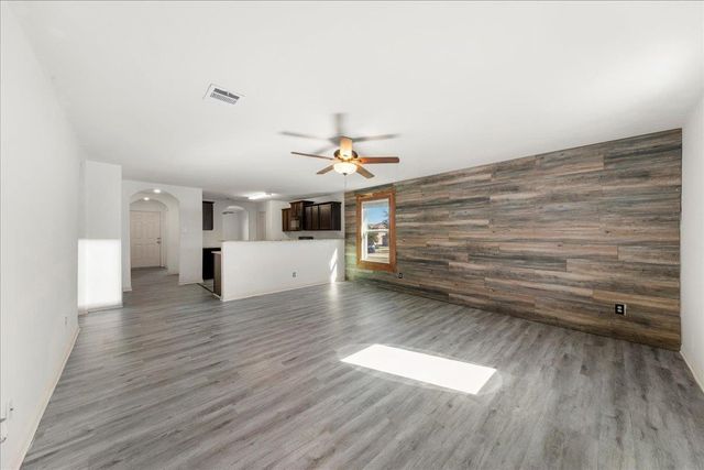 4005 Cressler LN 16G, Jarrell, TX 76537