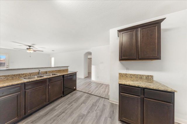 4005 Cressler LN 16G, Jarrell, TX 76537