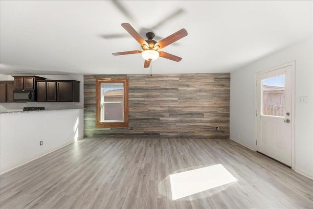 4005 Cressler LN 16G, Jarrell, TX 76537