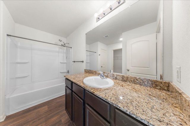 4005 Cressler LN 16G, Jarrell, TX 76537