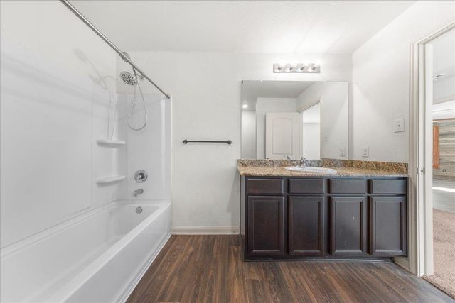 4005 Cressler LN 16G, Jarrell, TX 76537