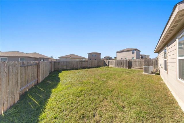 4005 Cressler LN 16G, Jarrell, TX 76537