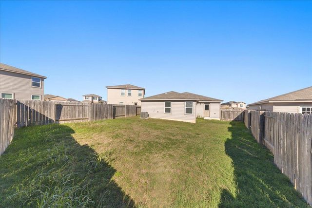 4005 Cressler LN 16G, Jarrell, TX 76537